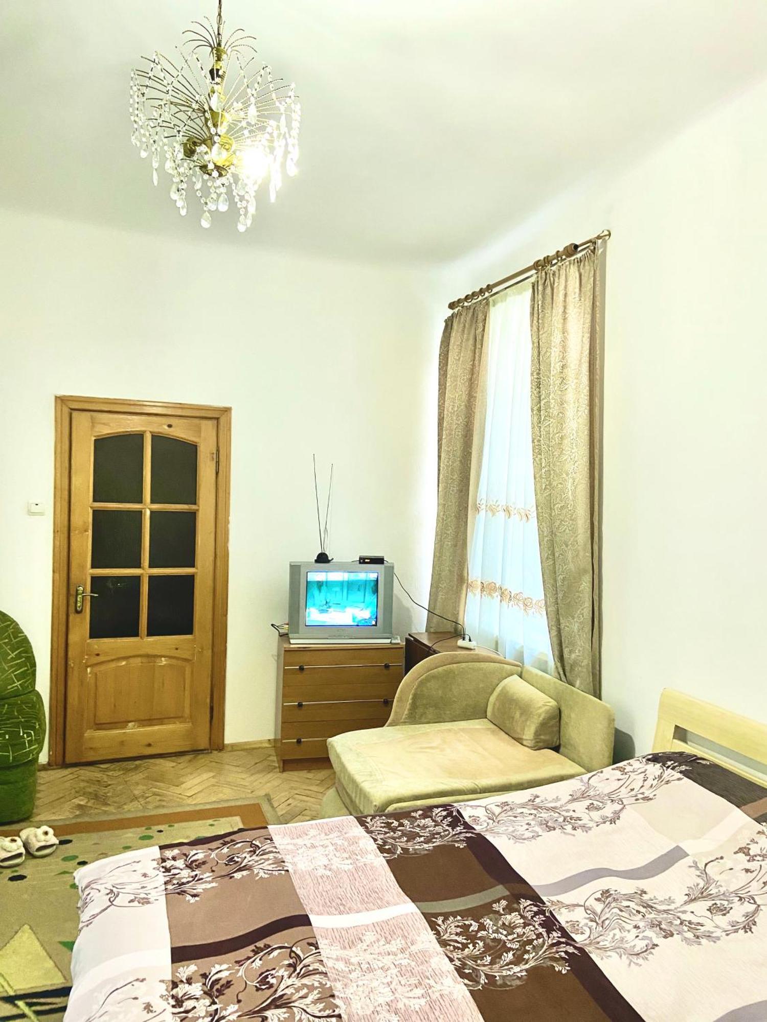 Квартира Між Вокзалом І Центром Lemberg Exterior foto