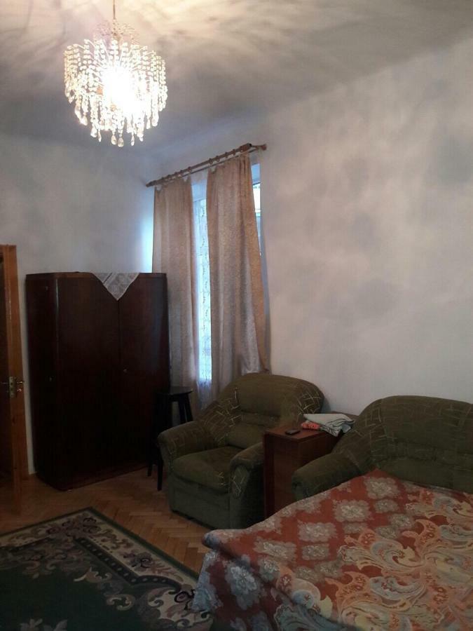 Квартира Між Вокзалом І Центром Lemberg Exterior foto